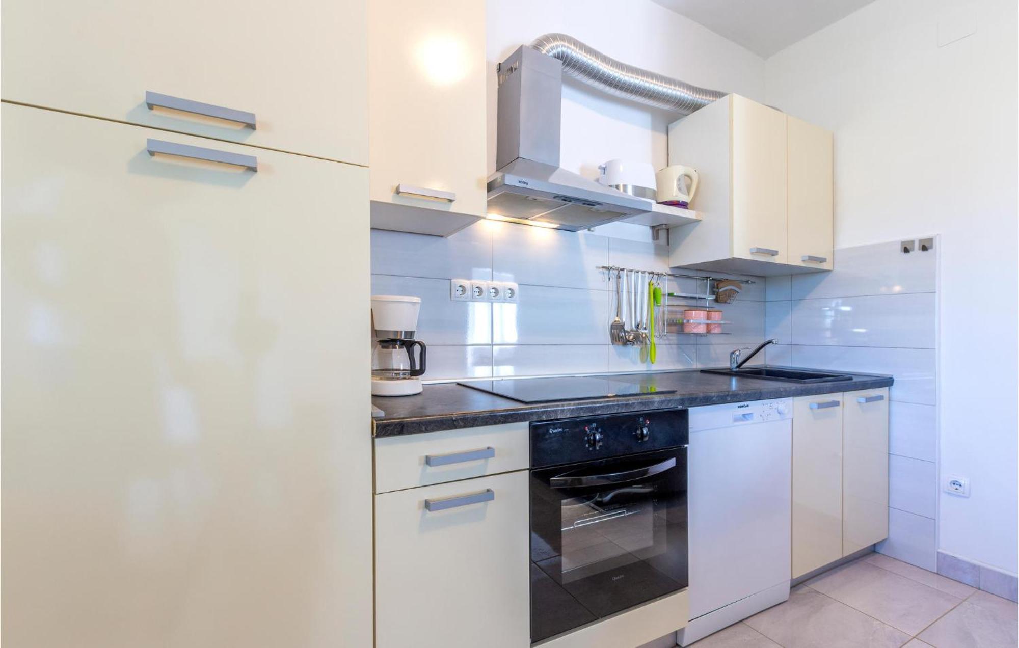 Stunning Apartment In Kastel Stari With Wifi Kaštela 外观 照片