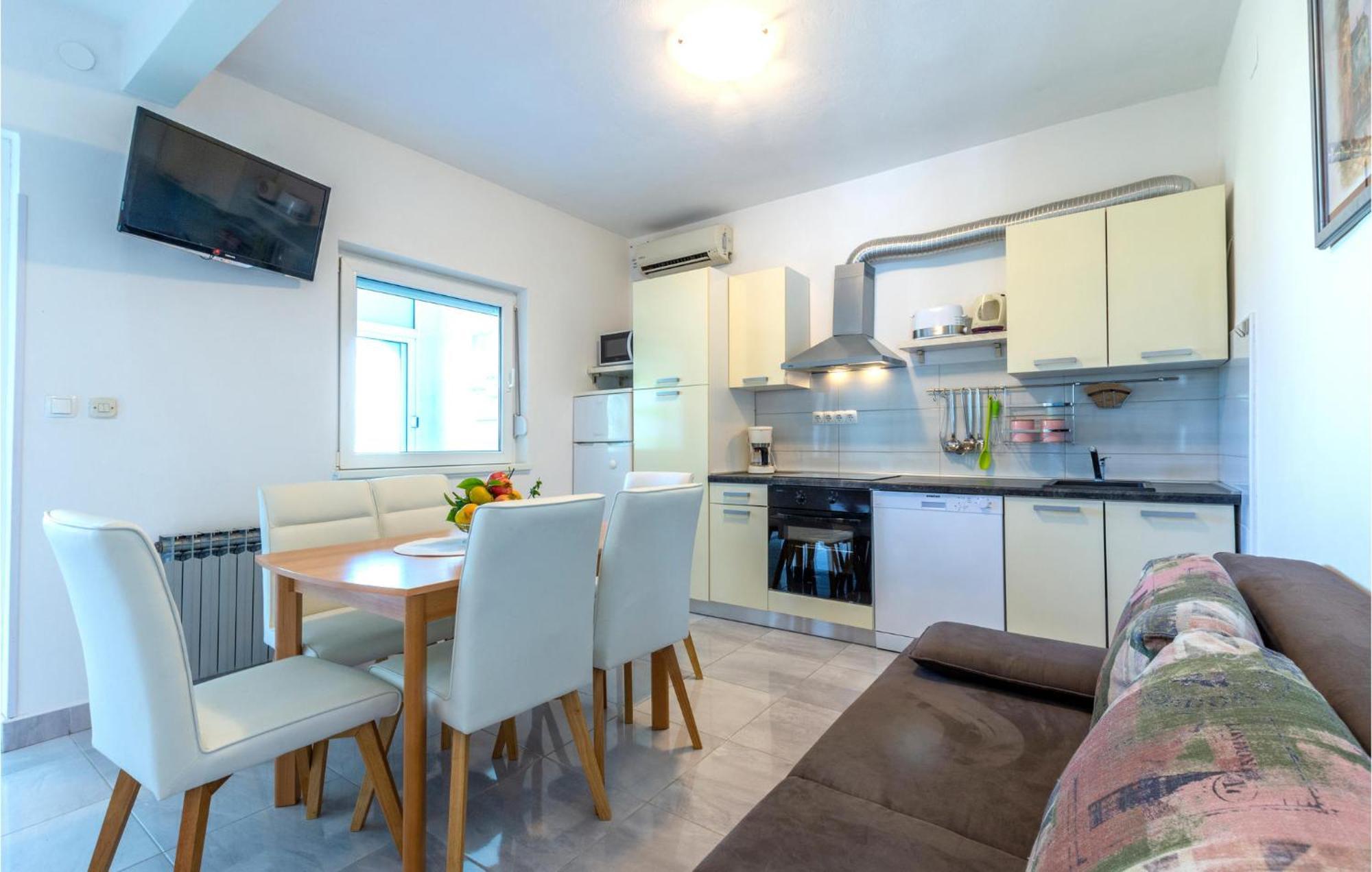 Stunning Apartment In Kastel Stari With Wifi Kaštela 外观 照片